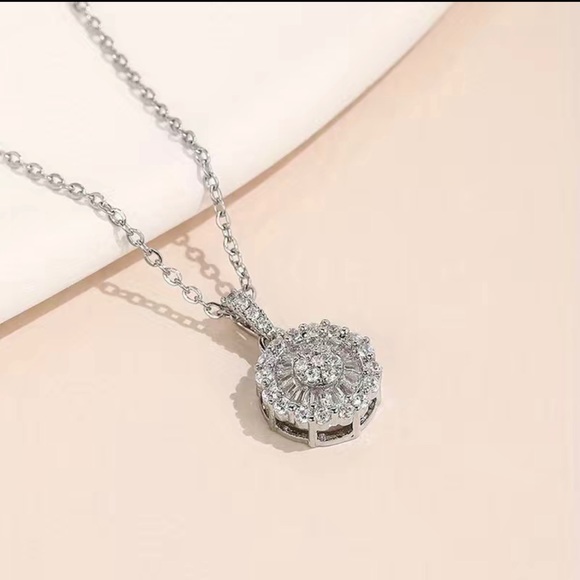 925 Silver Round Diamond Pendant Necklace - Picture 3 of 5